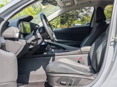 Hyundai Elantra 1.5L CVT Luxury - ფოტო 15