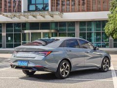 Hyundai Elantra 1.5L CVT Luxury - ფოტო 4