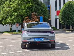 Hyundai Elantra 1.5L CVT Luxury - ფოტო 5