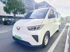 Wuling Yangguang 300km Comfort Passenger Van 75kW - фото 1
