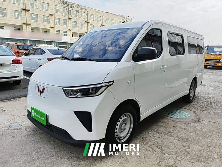 Wuling Yangguang 300km Comfort Passenger Van 75kW