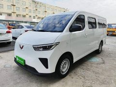 Wuling Yangguang 300km Comfort Passenger Van 75kW - photo 1