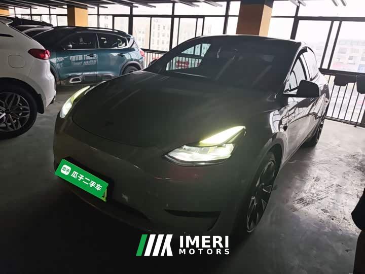 Tesla Model Y Standard Range RWD