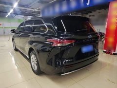 Toyota Sienna 2.5L Hybrid Premium Edition - photo 4