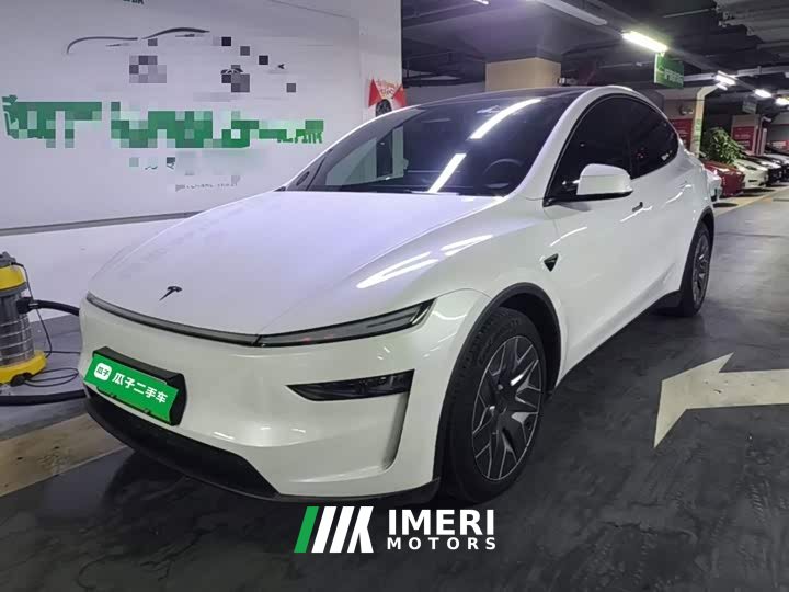 Tesla Model Y L Long Range All-Wheel Drive