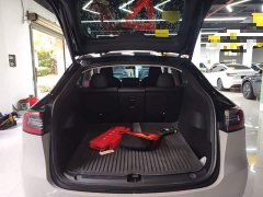 Tesla Model Y Rear-Wheel Drive - ფოტო 18