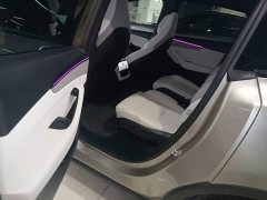 Tesla Model Y L Long Range All-Wheel Drive - ფოტო 16