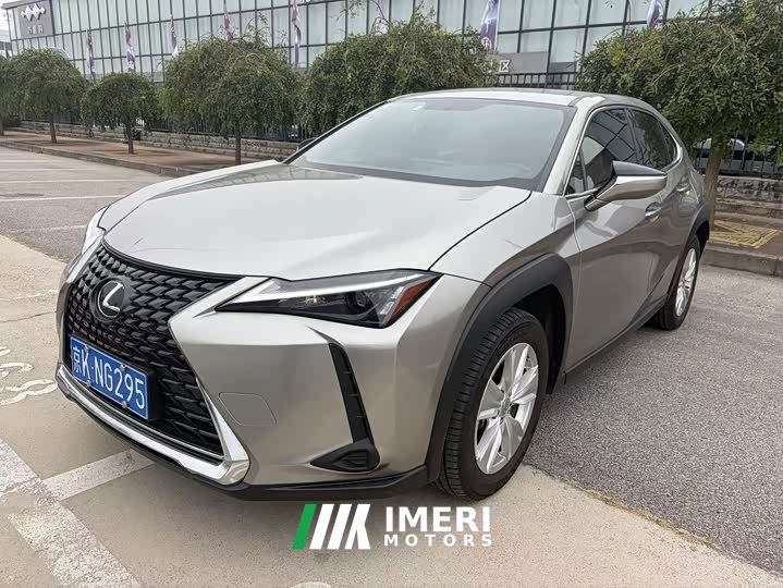 Lexus UX 260h Explorer Cool Edition