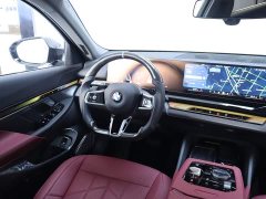 BMW 5 Series 525Li M Sport Package - ფოტო 14