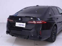 BMW 5 Series 525Li M Sport Package - ფოტო 8