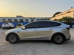 Tesla Model Y L Long Range All-Wheel Drive - ფოტო 2