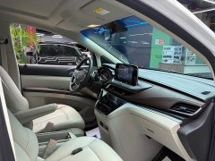 Buick GL8 Land Business Class Comfort Edition - ფოტო 7