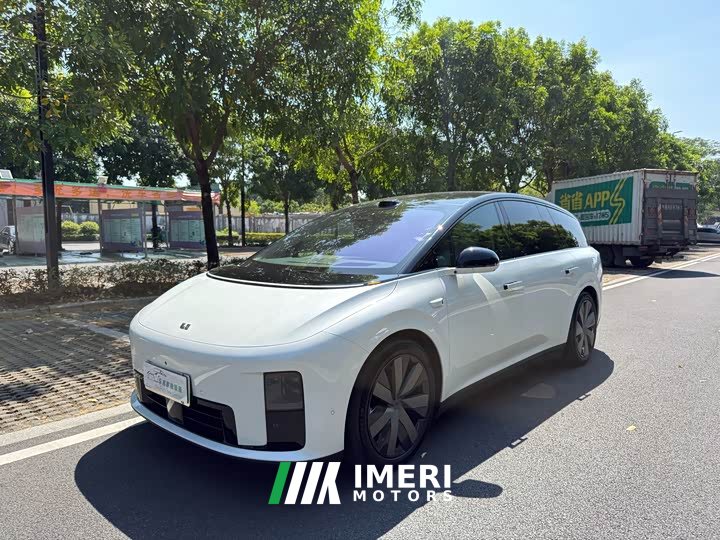 Li Auto i8 Standard Edition - ავტომობილი ჩინეთიდან