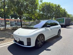 Li Auto i8 Standard Edition - ფოტო 1