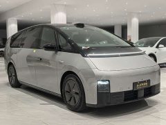 Li Auto Li Xiang MEGA Ultra - ფოტო 3