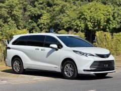 Toyota Sienna 2.5L Hybrid Premium Edition - photo 3