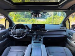 Toyota Sienna 2.5L Hybrid Premium Edition - photo 5