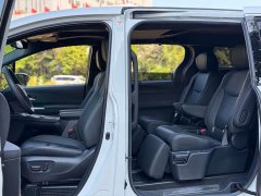 Toyota Sienna 2.5L Hybrid Premium Edition - photo 8