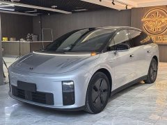 Li Auto i6 Two-Wheel Drive Standard - ფოტო 1