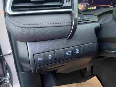 Toyota Camry Hybrid Luxury - photo 11