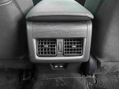 Toyota Camry Hybrid Luxury - photo 18