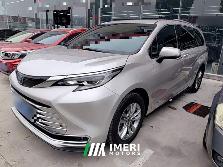 Toyota Sienna 2.5L Hybrid Platinum Edition - car from China