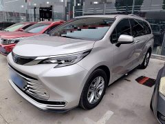 Toyota Sienna 2.5L Hybrid Platinum Edition - photo 1