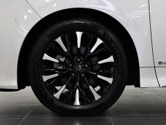 Toyota Vellfire Crown Hybrid 2.5L Executive Premier Edition - photo 8