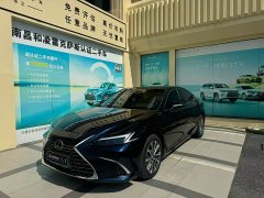 Lexus ES 300h Premium Edition - ფოტო 1