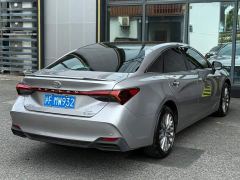 Toyota Camry Hybrid 2.5L XLE Premium - фото 9