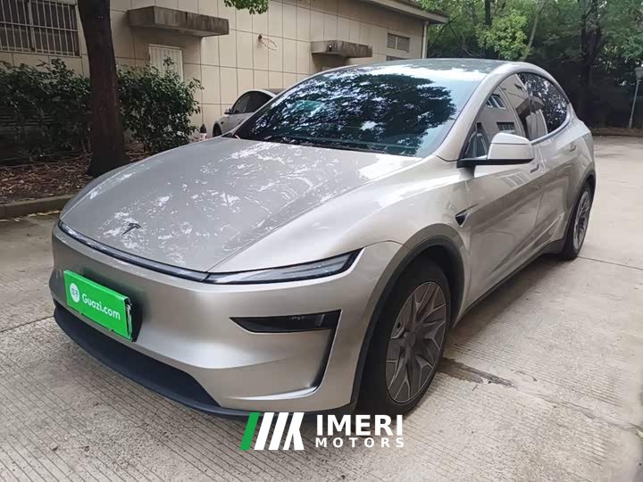 Tesla Model Y L Long Range All-Wheel Drive