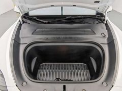 Tesla Model Y Rear-Wheel Drive - ფოტო 17