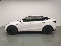 Tesla Model Y Rear-Wheel Drive - ფოტო 4