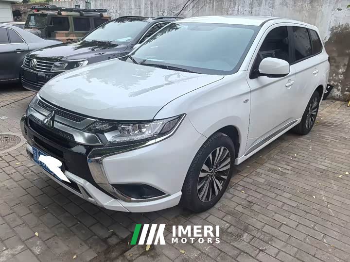 Mitsubishi Outlander 2.0L FWD Comfort 5-Seater - автомобиль из Китая