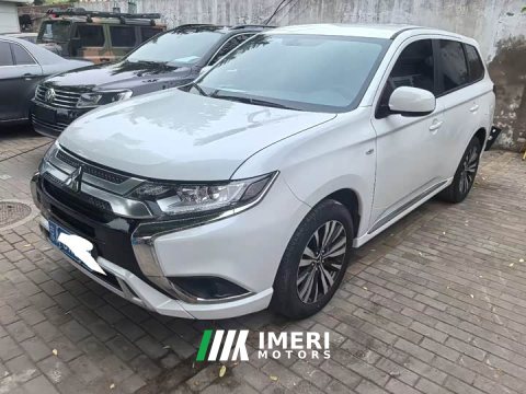 2023 Mitsubishi Outlander 2.0L FWD Comfort 5-Seater - автомобиль из Китая