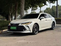 Toyota Avalon Hybrid 2.5L Luxury - фото 1