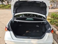 Toyota Avalon Hybrid 2.5L Luxury - фото 18