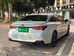 Toyota Avalon Hybrid 2.5L Luxury - фото 6