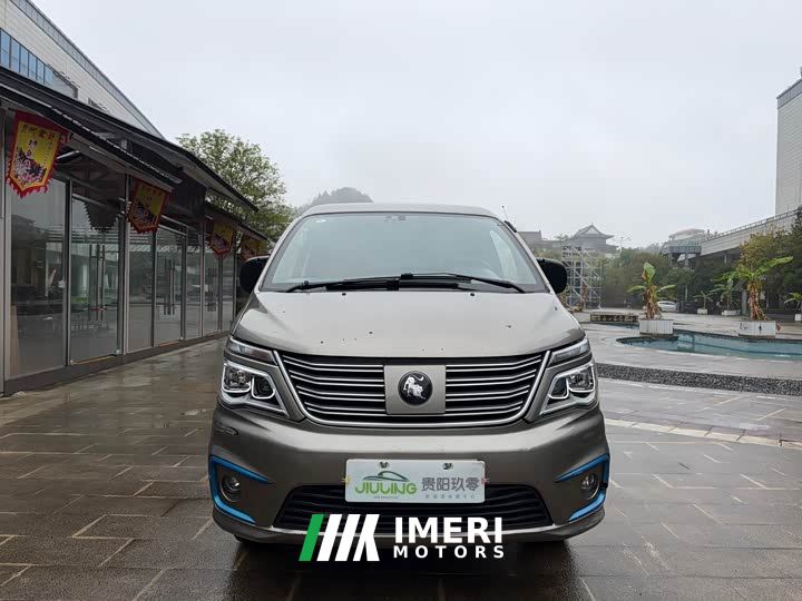 Dongfeng Changan Lingzhi M5EV Lingzhi New Energy Passenger Version Comfort Edition 7-seater
