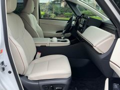 Lexus LM 500h Six-Seat Premium Edition - photo 13