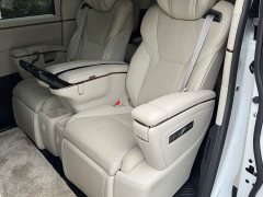 Lexus LM 500h Six-Seat Premium Edition - photo 16