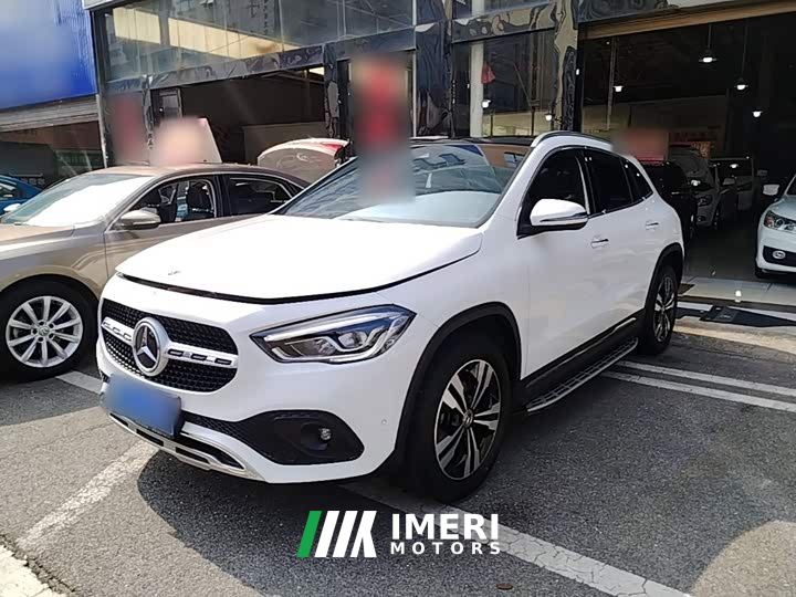 Mercedes-Benz GLA 200