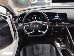 Hyundai Elantra 1.5L CVT Luxury - ფოტო 10