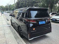 Toyota Vellfire Crown Hybrid 2.5L Executive Premier Edition - photo 2