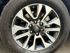 Toyota Land Cruiser (Imported) VX-R Middle East Version - ფოტო 15