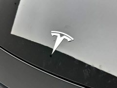 Tesla Model Y Standard Range RWD - ფოტო 9