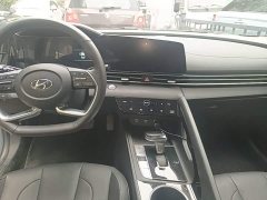 Hyundai Elantra 1.5L CVT Luxury - ფოტო 12
