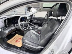 Hyundai Elantra 1.5L CVT Luxury - ფოტო 7