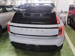 Volvo EX30 Rear-Wheel Drive Extended Range Ultra - ფოტო 5