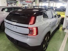 Volvo EX30 Rear-Wheel Drive Extended Range Ultra - ფოტო 6